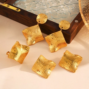 Vintage Stainless Steel Jewelry Set For Women 18K Gold Plated Irregular Square Hammered Geometric Earrings And Adjustable Ring