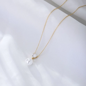 Elegant gold S925 silver necklace with heart zirconia and pearl pendant on silk