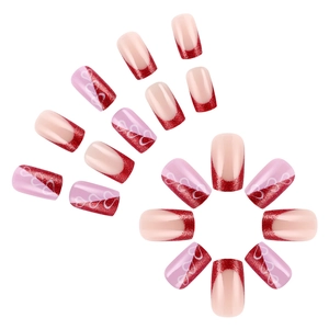 Unghie finte quadrate corte con glitter rossi french e design a cuore bianco
