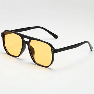 Gafas de sol de aviador retro con doble puente, montura negra y cristales amarillos
