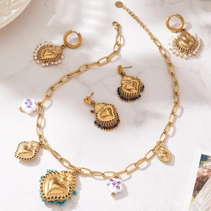 Parure de bijoux cœur doré avec collier acier, pendentifs céramique florale et boucles d'oreilles