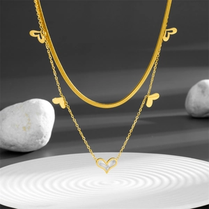 Collier double couche en titane doré avec pendentifs cœur et incrustation nacre