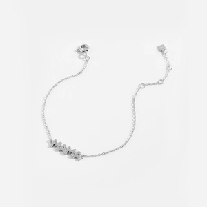 Close-up of S925 sterling silver chain bracelet with MAMA letter charm and hallmark