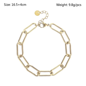 Detailed view of golden stainless steel paperclip chain bracelet with 16.5+4cm sizing
