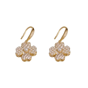 Gold plated four-leaf clover earrings with sparkling zircon and artificial pearls