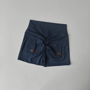 Short de sport taille haute bleu marine à effet push-up et poches cargo avec boutons