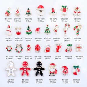 Lot de breloques de Noël pour ongles avec bonhomme de neige et renne sur fond blanc