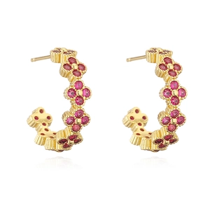 Luxurious gold C-shaped hoop earrings with red crystal clover flowers and mirror reflection
