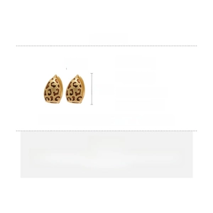 Spécifications de taille pour boucles d'oreilles dorées léopard en C avec tige en argent