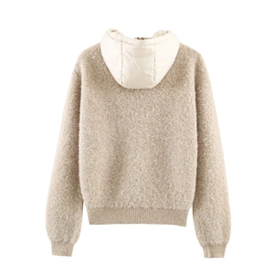 Pull en maille beige surdimensionné avec capuche contrastée blanche et bords côtelés