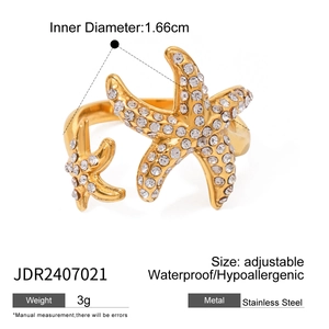 Adjustable golden starfish ring in stainless steel with sparkling pavé cubic zirconia