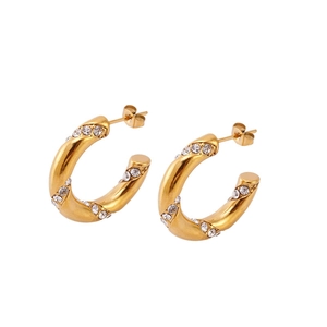 Boucles d'oreilles créoles torsadées en forme de C dorées 18 carats avec zircones blancs