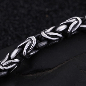 Men's retro punk Byzantine stainless steel chain bracelet with dragon head hook detail