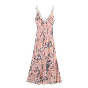 Robe longue bohème à imprimé paisley avec col en V et volants en tons pêche et bleu