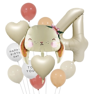 Set dettagliato di palloncini con coniglietto e numero quattro per compleanno bimbi