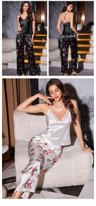 Détails du pyjama en satin avec bordure en dentelle et motifs floraux chics