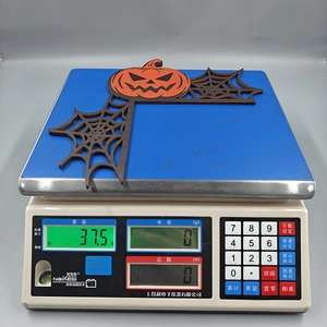Halloween pumpkin ghost corner door frame decor weighing 37.5g on a scale