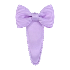 Detailed view of light purple grosgrain ribbon bow on a droplet-shaped wave hair clip