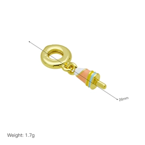 Détail d'un pendentif champignon plaqué or de 26mm avec émail et poids de 1,7g