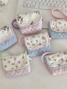 Floral CCD camera storage bag with quilted fabric and heart button for earphones