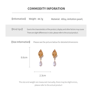 Size specifications of vintage conch earrings with pearls and crystals measurement info