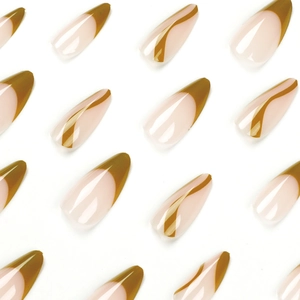 Unghie finte stiletto lunghe con punte French verde oliva e nail art a linee ondulate