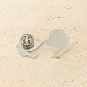 Broche pigeon minimaliste en acier inoxydable argenté avec fermoir papillon