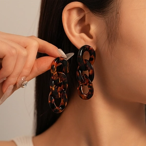 Retro tortoise shell acrylic chain drop earrings featuring a bold geometric design for women