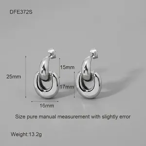 Detailed size measurement showing 25mm height and 16mm width of the geometric earrings