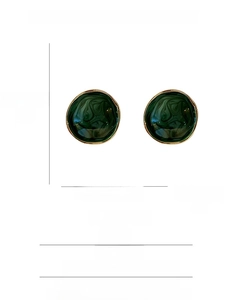 Detailed chart showing size and specifications for green enamel round stud earrings