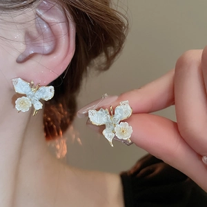 Elegant butterfly flower stud earrings in white enamel and gold finish for women
