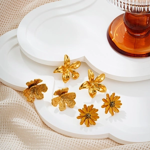 Exquisite 18K gold plated stainless steel floral stud earrings set for women