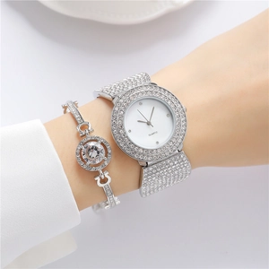 Set orologio e bracciale da donna di lusso con strass e cinturino in acciaio