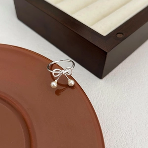 Minimalist S925 sterling silver bow ring with elegant white twin pearl drops