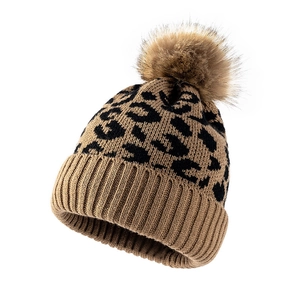 Bonnet en tricot léopard pour femme avec pompon moelleux et revers épais pour la chaleur d'hiver