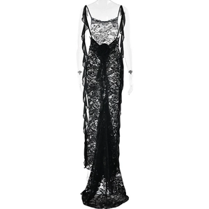 Détail de robe en dentelle noire avec motifs floraux et longs rubans élégants au dos