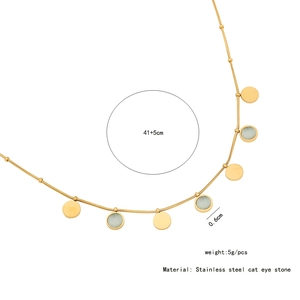 Vue détaillée du collier œil de chat avec chaîne en acier doré et les dimensions