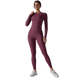 Ensemble de yoga bordeaux pour femme avec legging taille haute et haut à manches longues