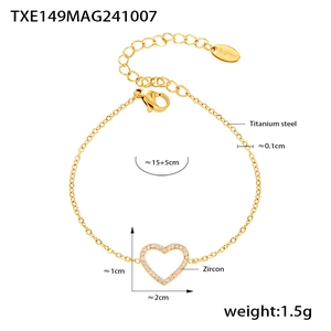 Détails du bracelet cœur en zircon doré avec mesures de la chaîne en acier titane
