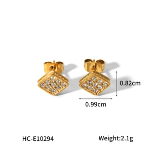 Macro shot of 18K gold stainless steel star earrings with diamond size and weight details