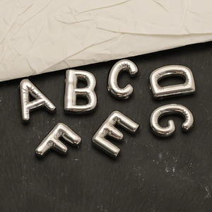 Pendentifs alphabet A-G en acier inoxydable argent poli style ballon pour colliers DIY