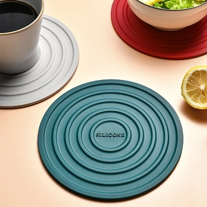 Thick round silicone heat resistant pads for pots and cups in green, red, and gray