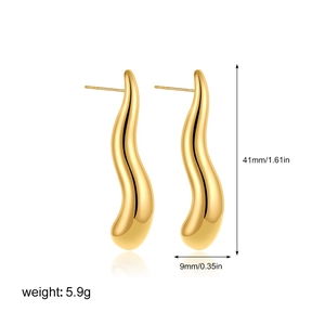 Detail view of gold 18K hollow teardrop earrings with precise size and weight markers
