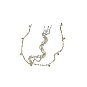 Élégante chaîne de tête dorée multicouche pour femme avec détails en strass brillants
