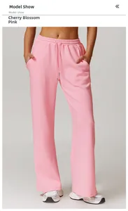 Detailansicht der rosa High-Waist-Jogginghose mit Kordelzug und weichem Baumwollstoff