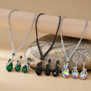 Parure collier et boucles d'oreilles cœur en cristal rétro de style vintage