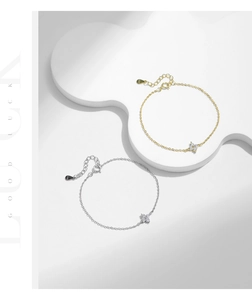 Close-up of S925 sterling silver four-leaf clover bracelets in gold and silver finish