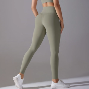 Detail of olive green high-waisted seamless yoga leggings with push-up shaping effect