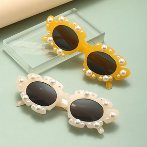 Fashion Flower Shaped Sunglasses Women Plastic Frame UV400 Protection Artificial Pearl Inlaid Irregular Eyewear Travel Party
