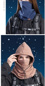 Detalle de pasamontañas de forro polar con cordón ajustable y máscara facial cortavientos